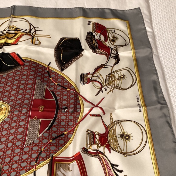 Hermes Classic Silk scarf - Picture 11 of 14